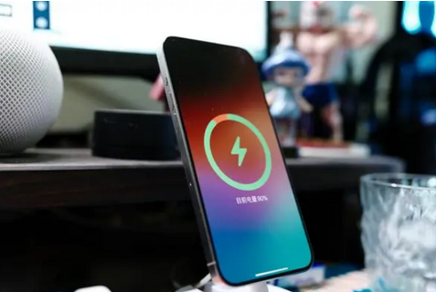 杜集苹果15换屏服务分享用什么充电器给iPhone15充电更好 