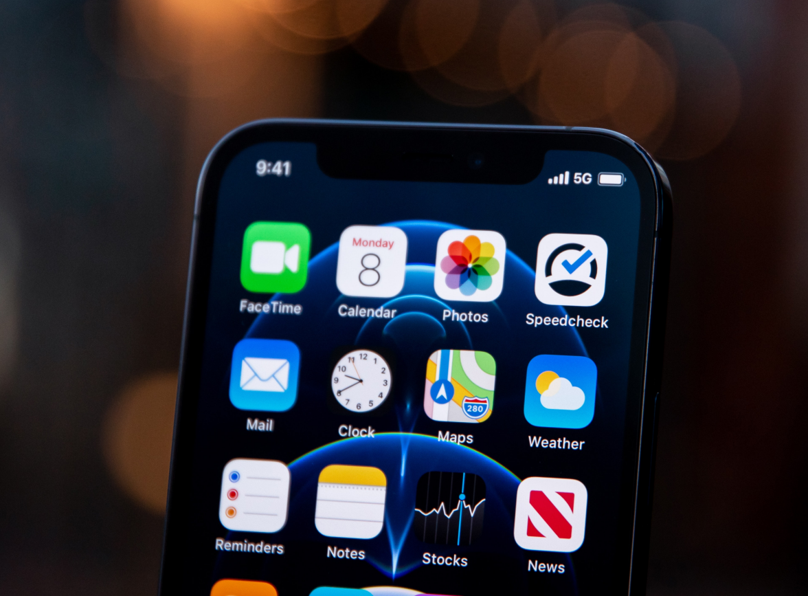 杜集苹果手机维修分享为什么 iPhone 12 在冬季会自动关机 